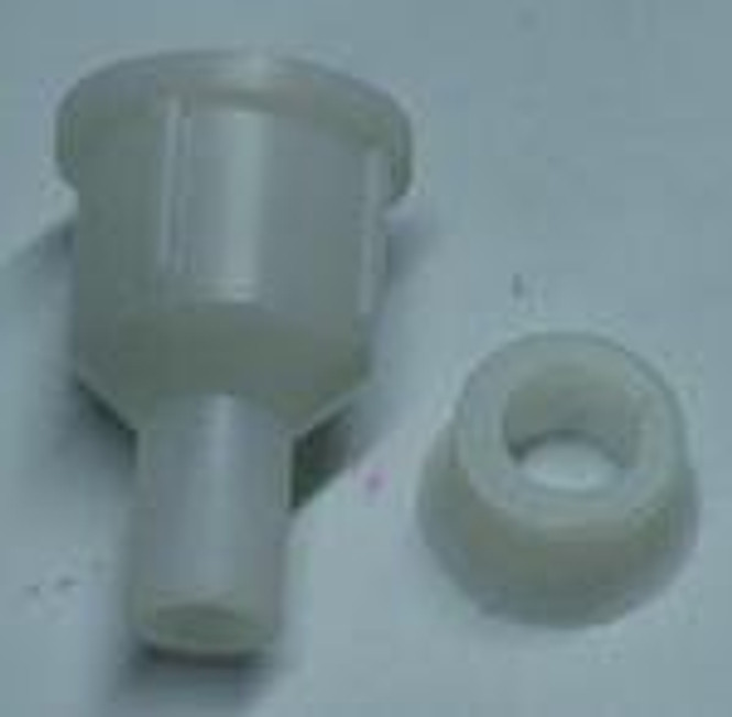 Image of the straight drain nozzle and grommet in the True 811504 straight drain set.