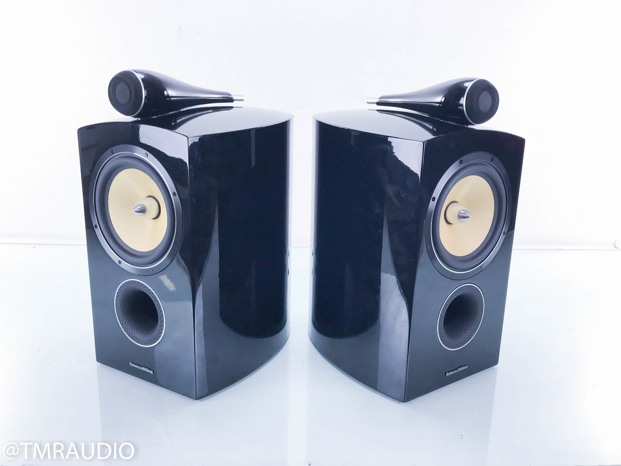 B&W 805 Diamond D2 Bookshelf Speakers