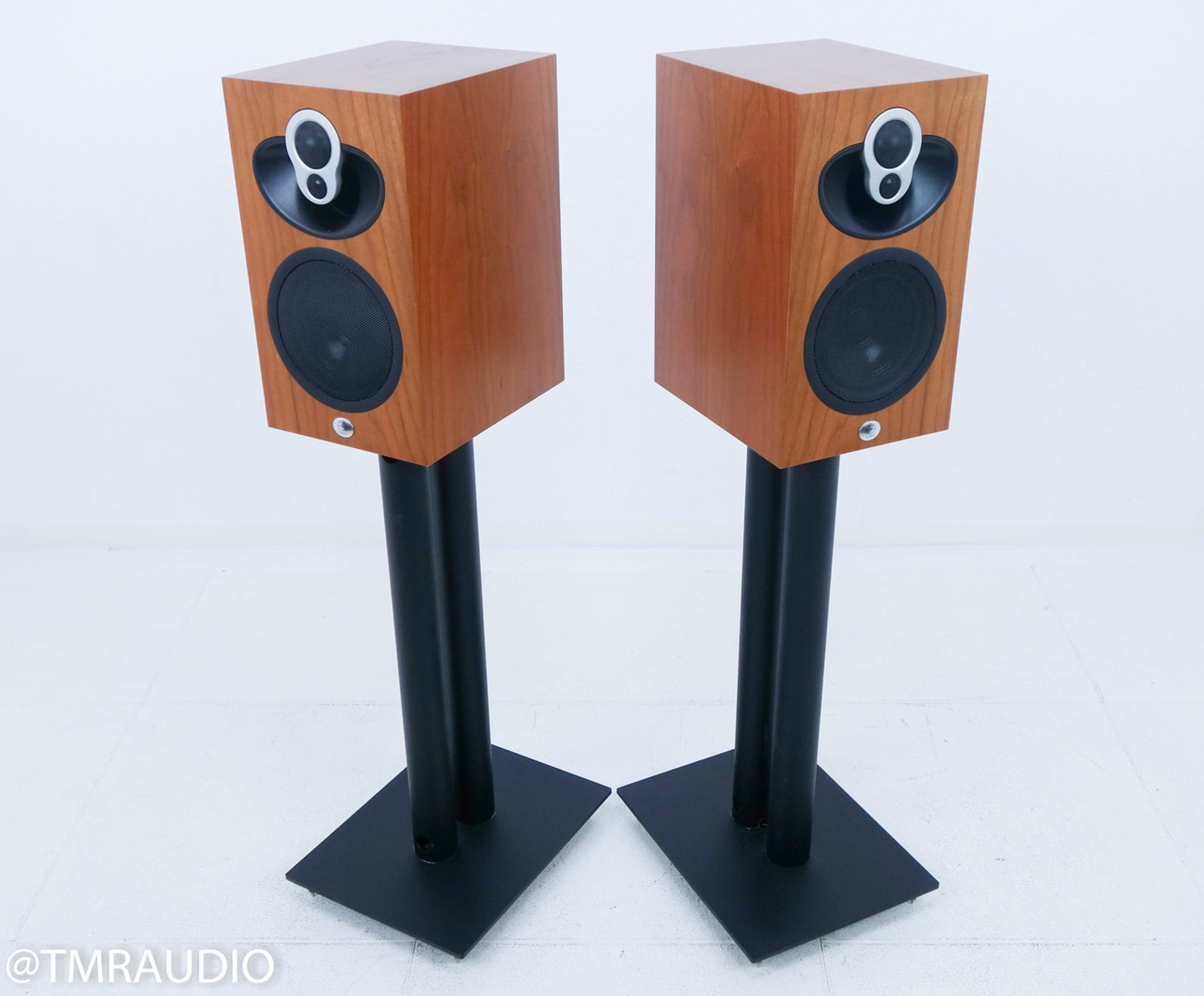 Linn Majik 109; Bookshelf Speakers Cherry Pair w/ Stands