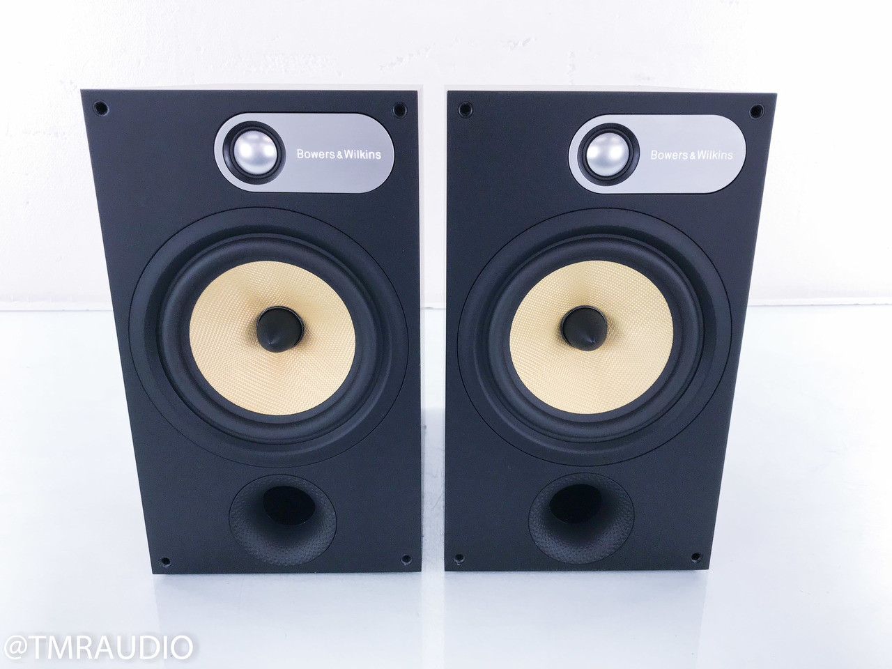 B&W 685 Bookshelf Speakers