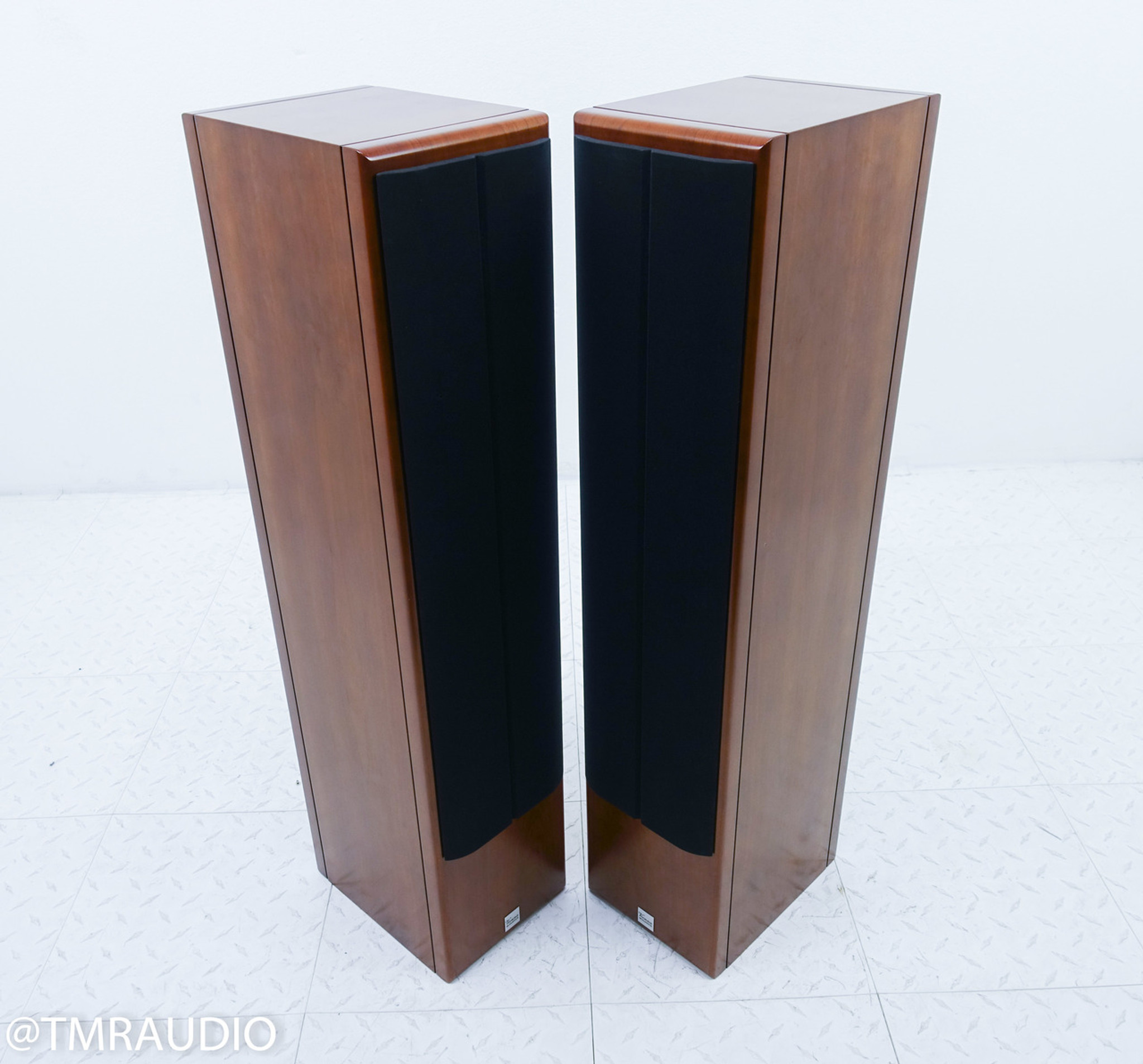 Vienna Acoustics Bach Grand VJ-1BG（左） Vienna Acoustics Bach Grand VJ-1BG（左）