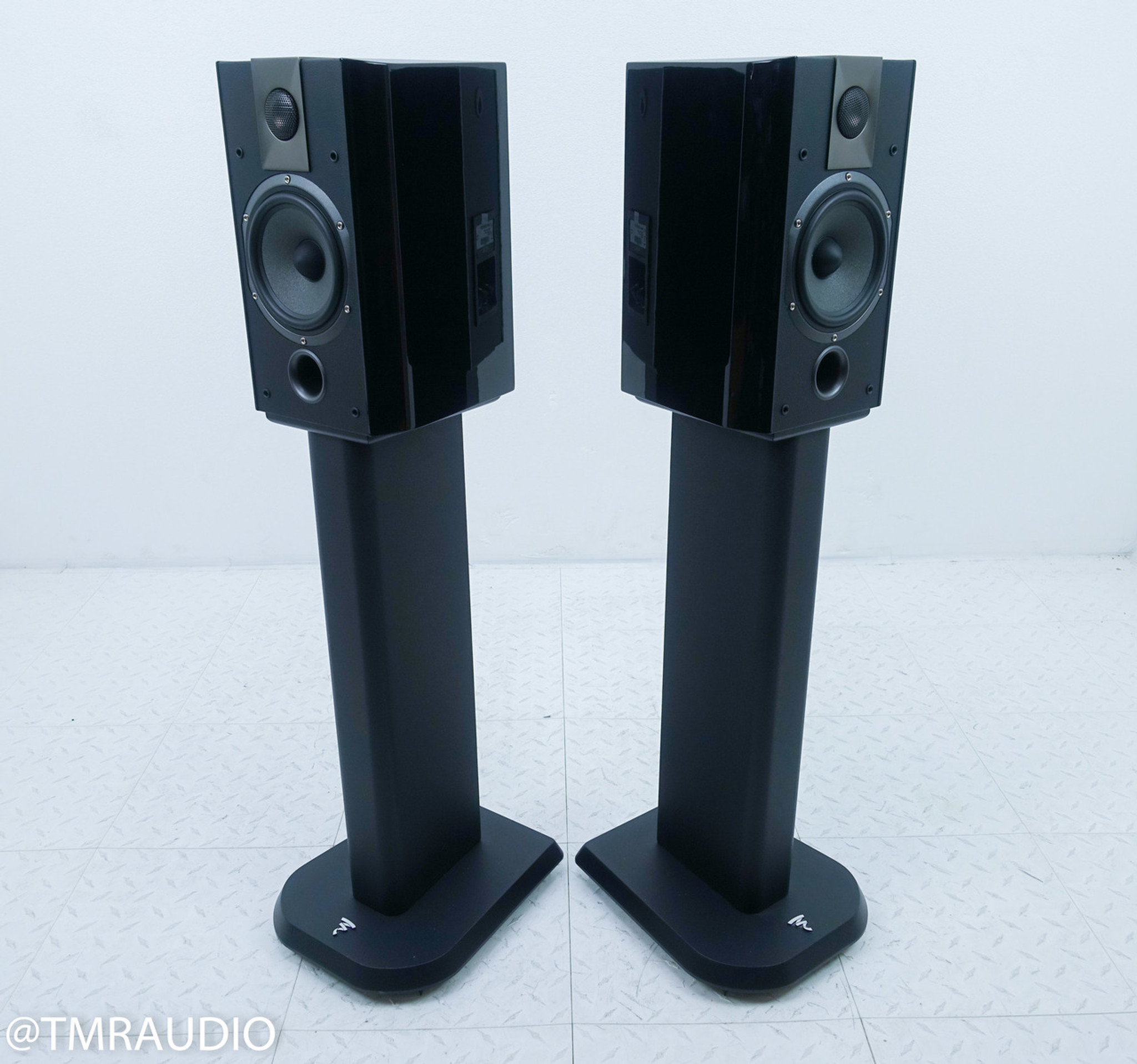 focal chorus stand