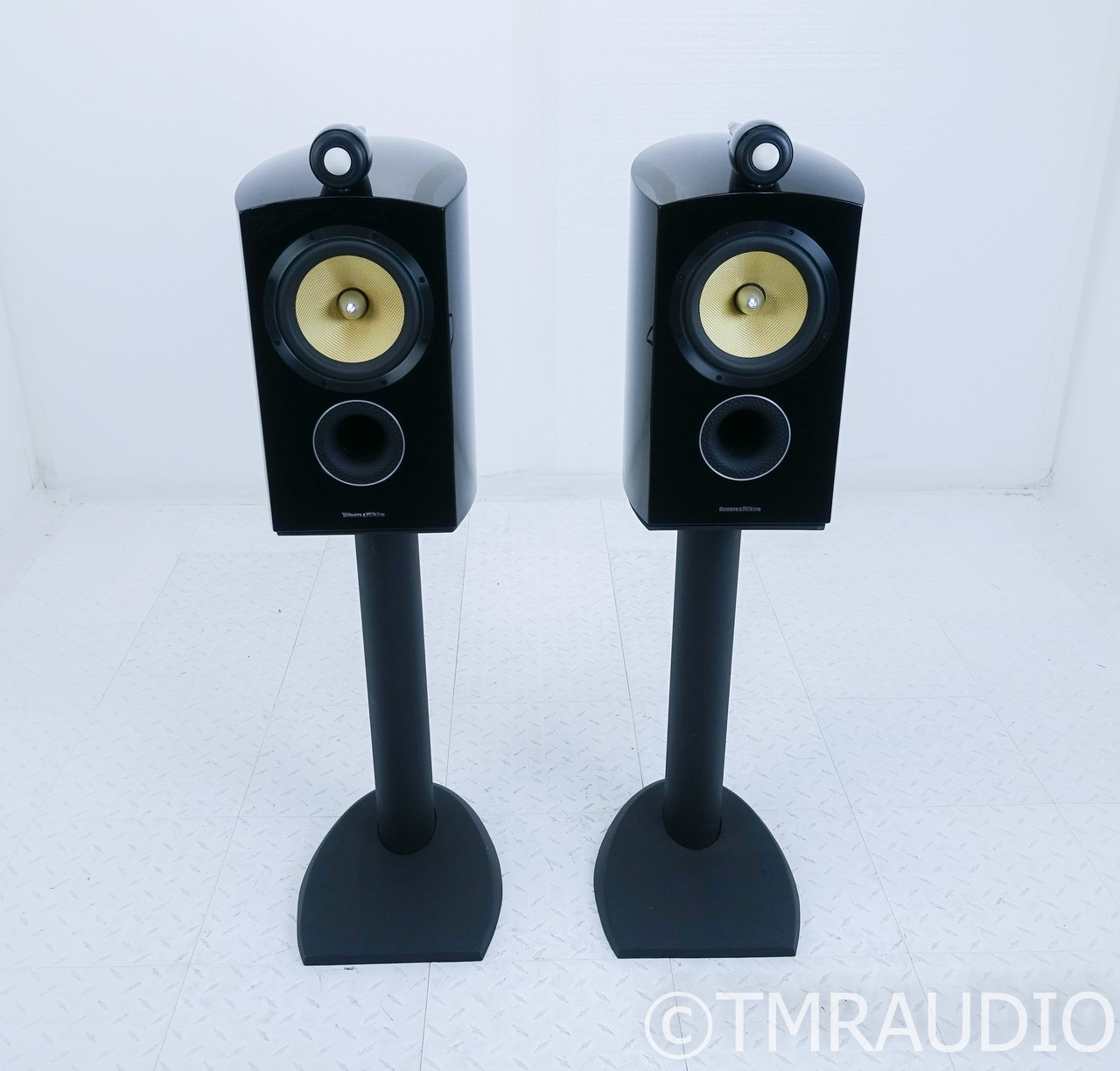 B&W 805 D2 Bookshelf Speakers