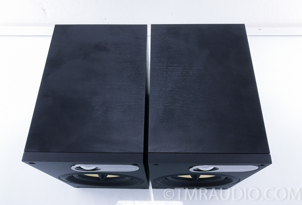 B&W 686 Bookshelf Speakers; Pair; Bowers & Wilkins The Music Room