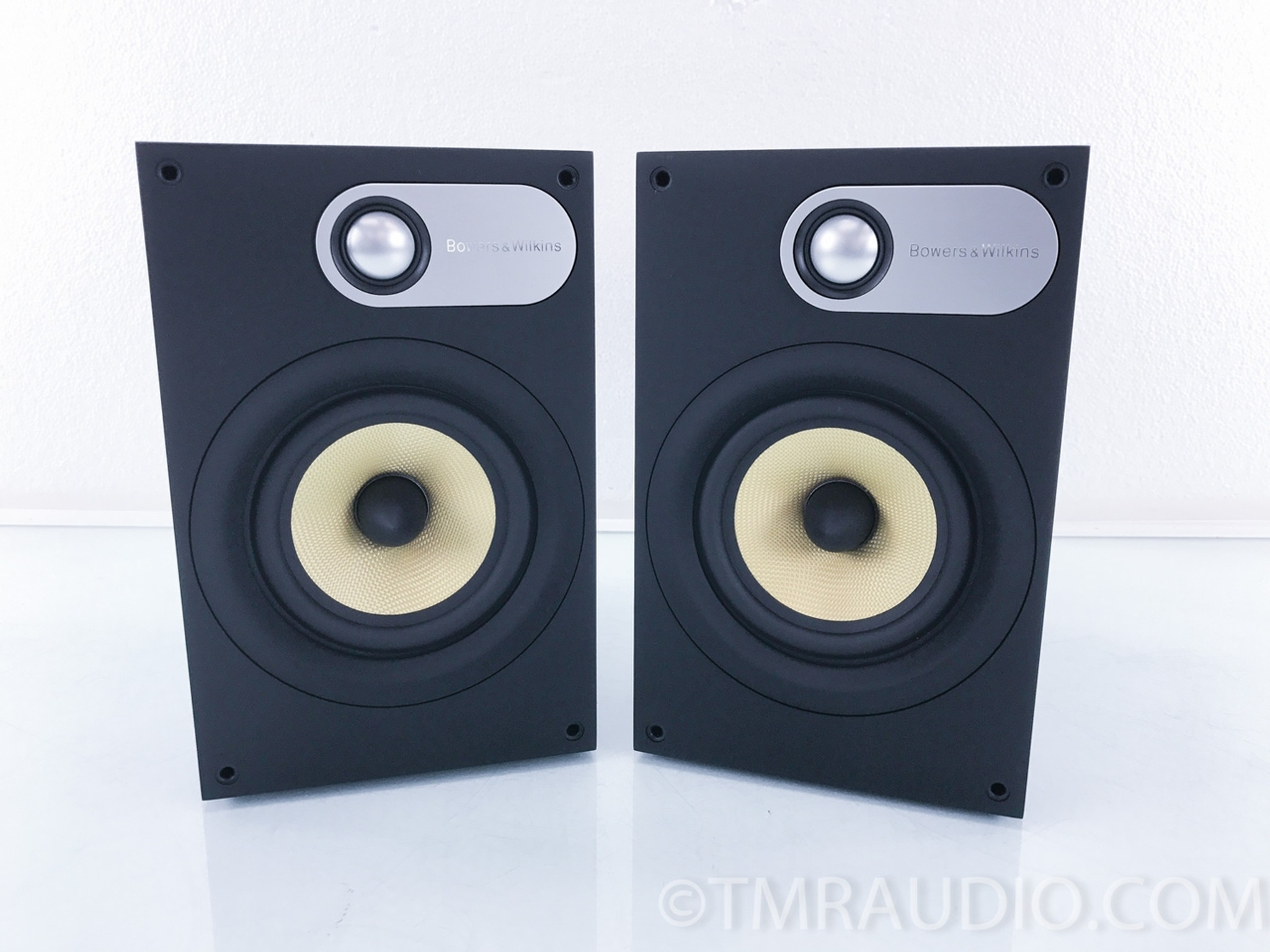 B&W 686 Bookshelf Speakers; Pair; Bowers & Wilkins