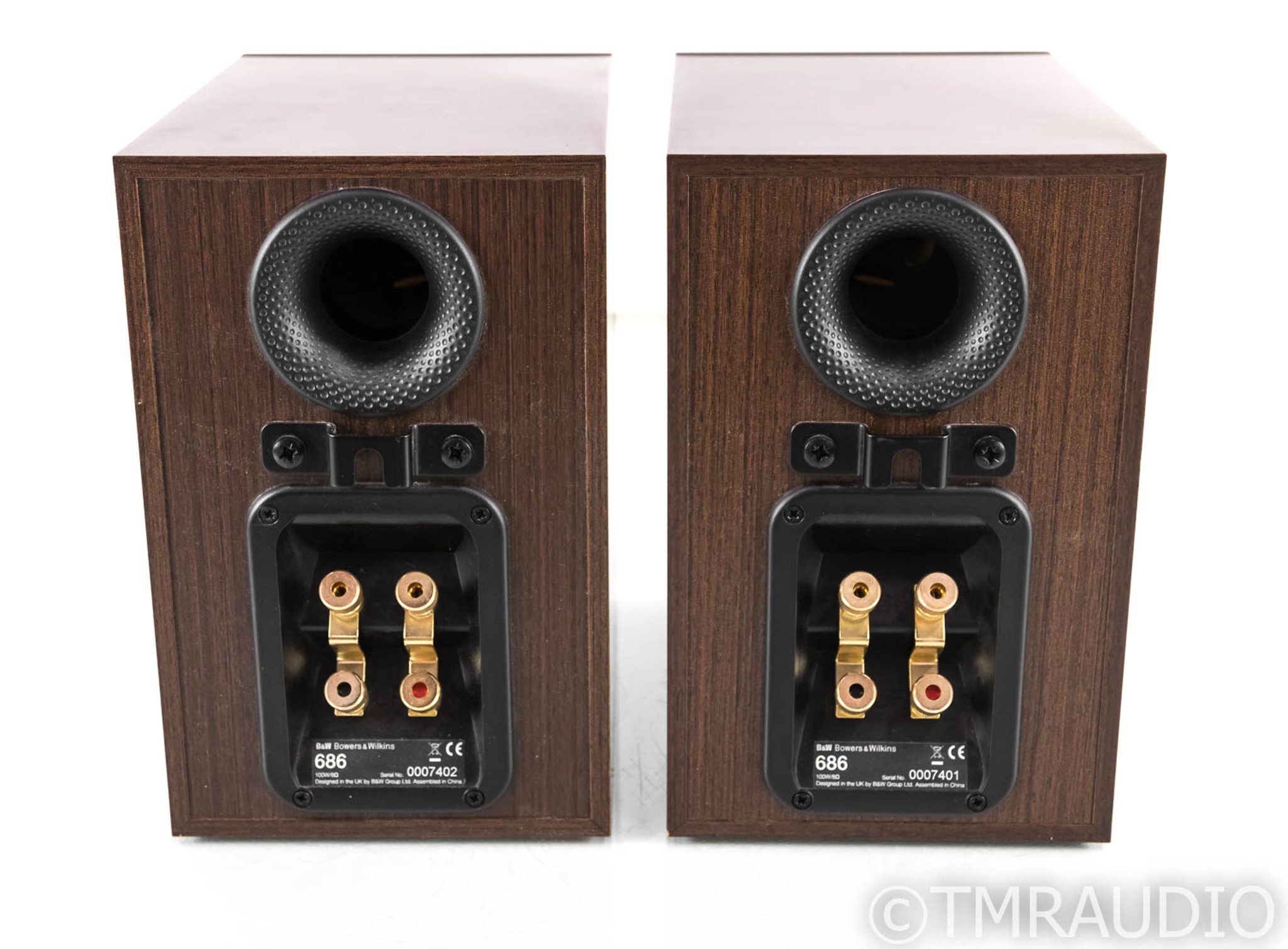 B&W 686 Bookshelf Speakers; Wenge Pair