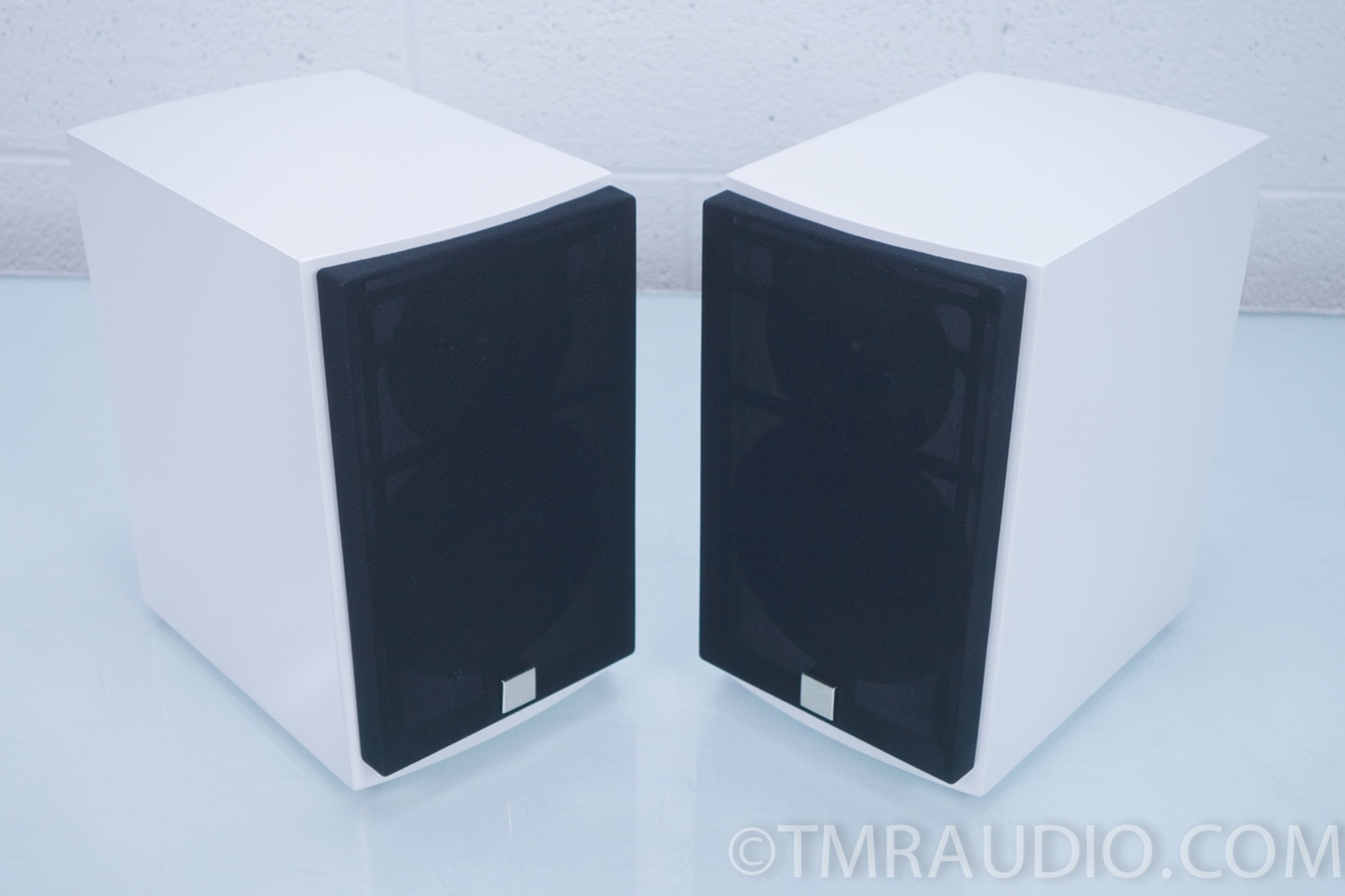 Dali Mentor Menuet Speakers in Factory Box; Mint White Pair - The 