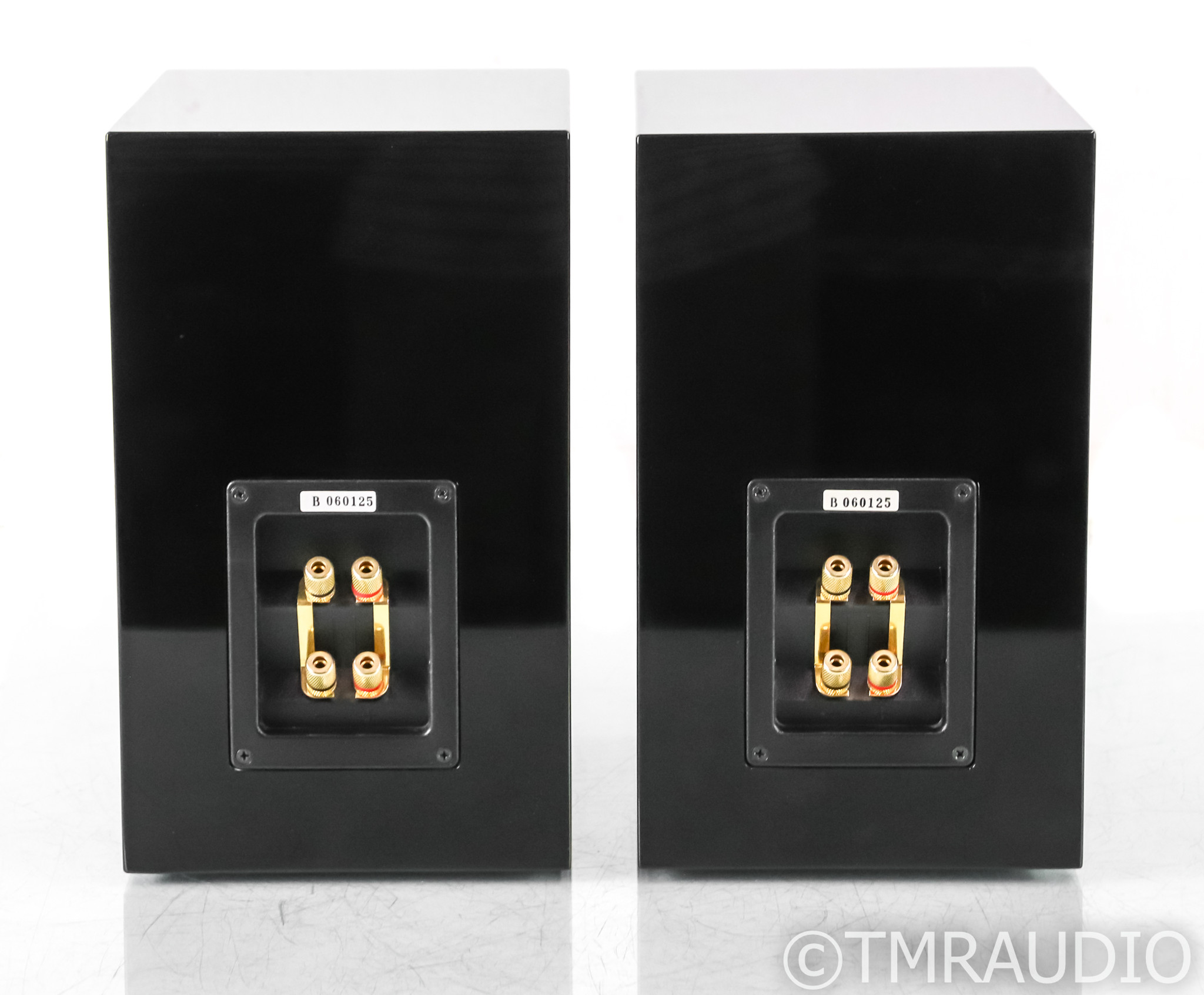 Usher Audio S-520 Bookshelf Speakers; Piano Black Pair; S520