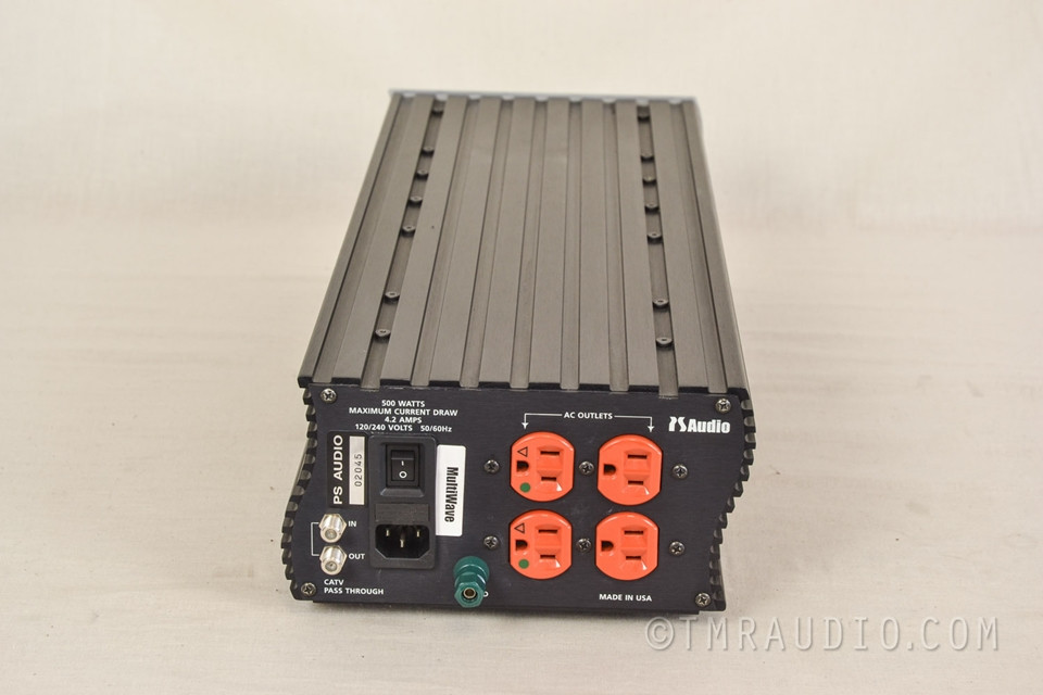 PS Audio P300 Power Plant / Power Conditioner / Regenerator The Music