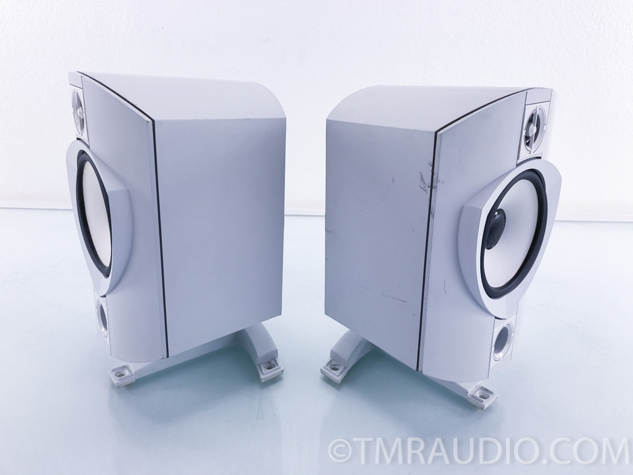 Rock Solid (B&W) Bookshelf Speakers; Pair; White - The Music