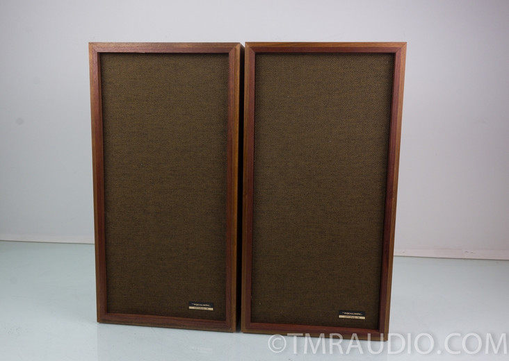 Realistic Optimus-1B Vintage Speakers