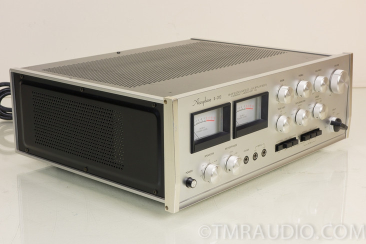 Accuphase E-202 Vintage Stereo Integrated Amplifier; 100 watt / ch