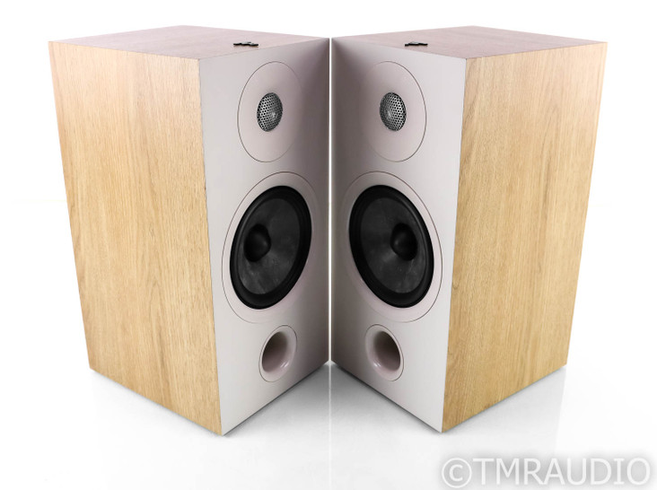 Focal Chora 806 Bookshelf Speakers; Light Wood Pair