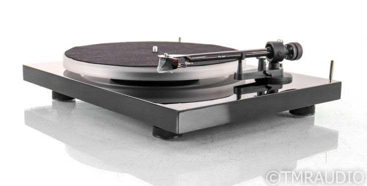 Pro-Ject Project Debut Carbon DC Belt Drive Turntable; Ortofon 2M Blue Cartridge