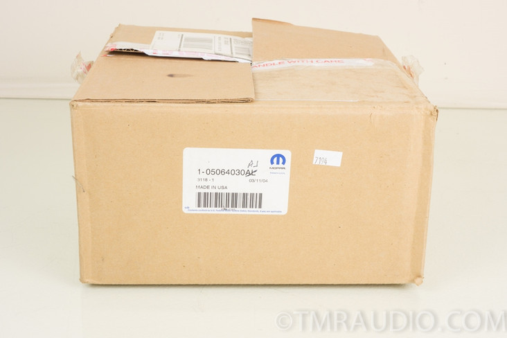 Factory Chrysler AM/FM Radio / CD Player NIB P05064030AL