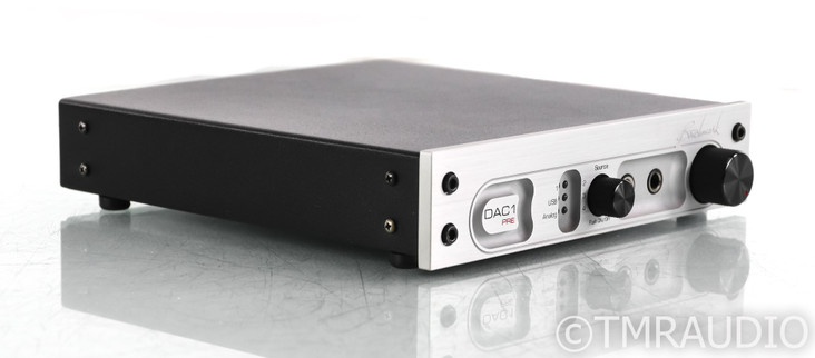 Benchmark DAC1 PRE Preamplifier / DAC / Headphone Amplifier; Silver