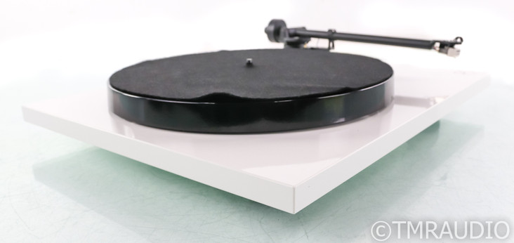 Rega Planar 1 Plus Belt Drive Turntable; P1+; Rega Carbon MM Cartridge