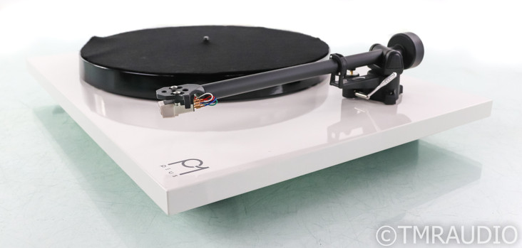 Rega Planar 1 Plus Belt Drive Turntable; P1+; Rega Carbon MM Cartridge