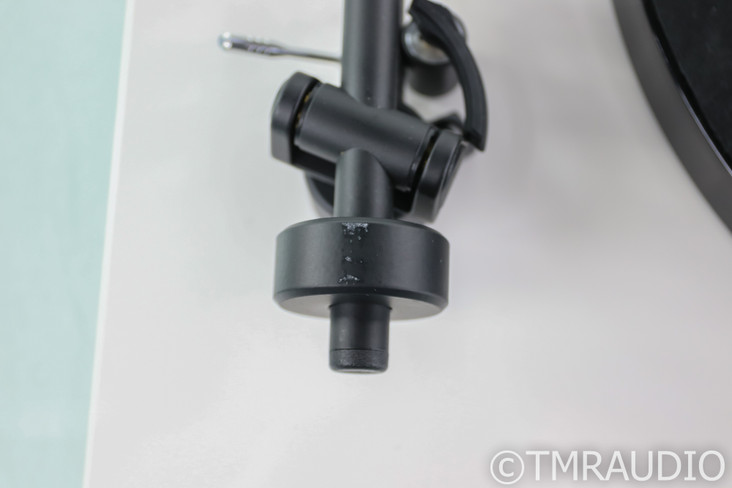 Rega Planar 1 Plus Belt Drive Turntable; P1+; Rega Carbon MM Cartridge