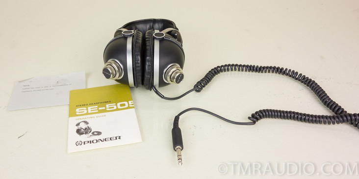 Pioneer SE-505 Vintage Stereo Headphones in Original Case