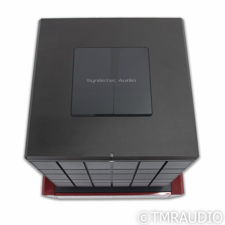 Synastec Audio Saxum Stereo Power Amplifier; w/ FalkenOhr Isolation Stand