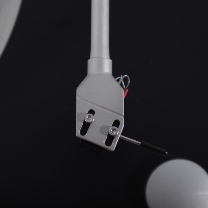 VPI Scout Belt Drive Turntable; Dynavector DV-20X2H MC Cartridge