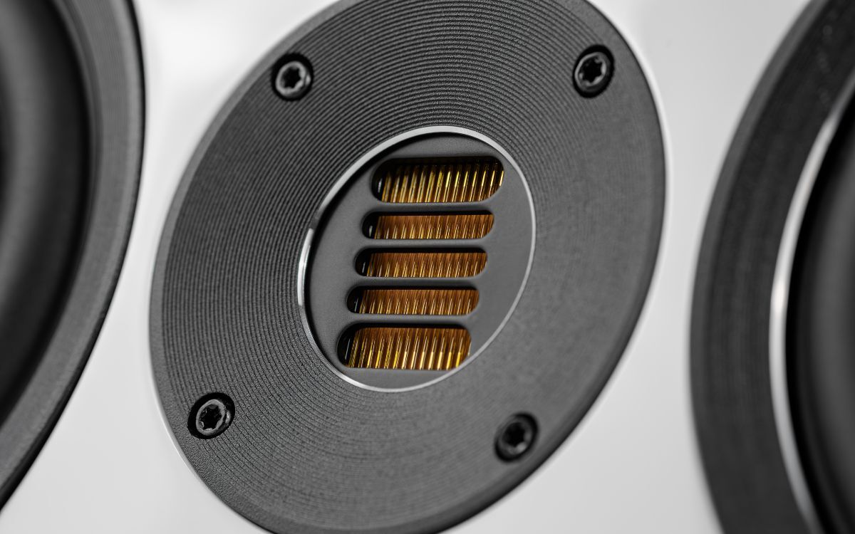 ELAC Vela 2.0 VCC401 Center Channel Speaker JET 6 tweeter detail shot