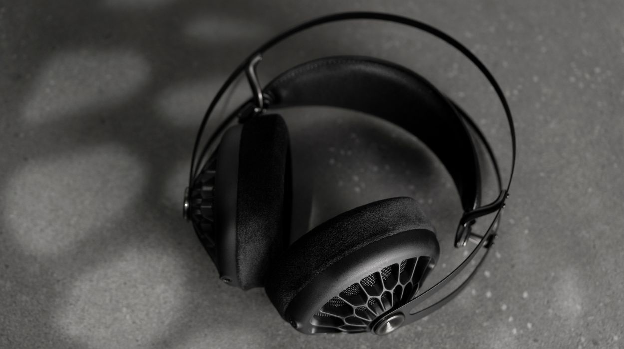 Meze 105 AER Open-Back Headphones close up detail shot