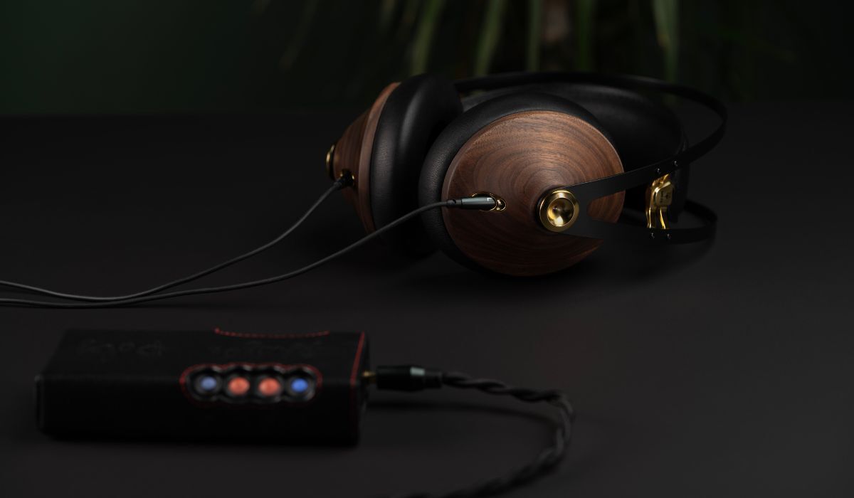 Meze 99 Classics 2nd Gen Closed-Back Headphones with Chord DAC