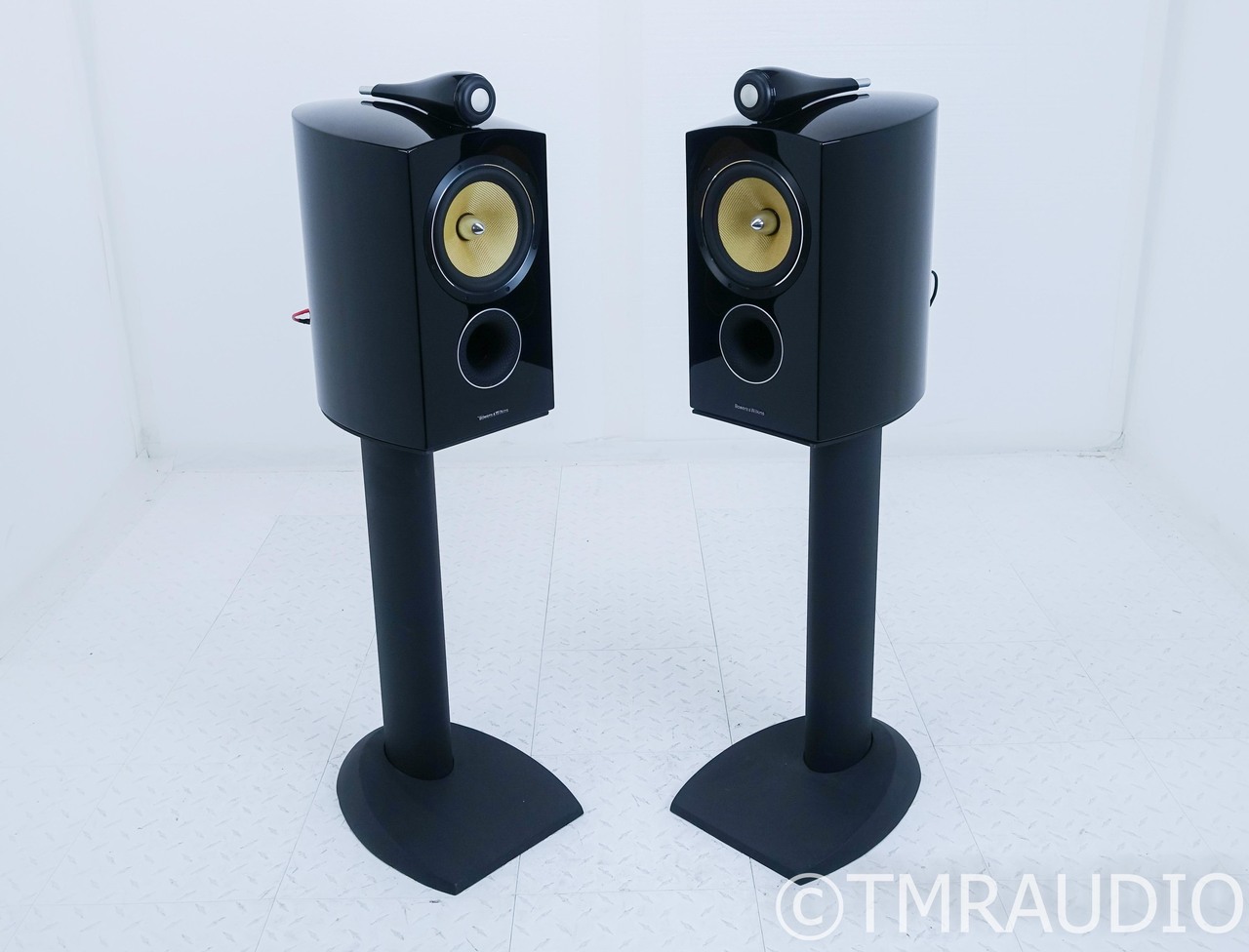 B&W 805 D2 Bookshelf Speakers