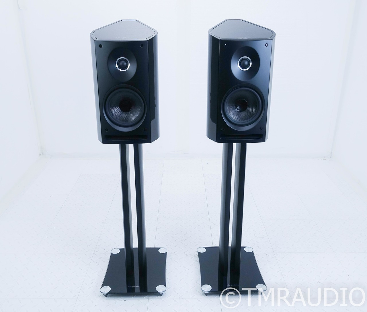 Sonus Faber Venere 2.0 Bookshelf Speakers w/ Stands; Gloss Black