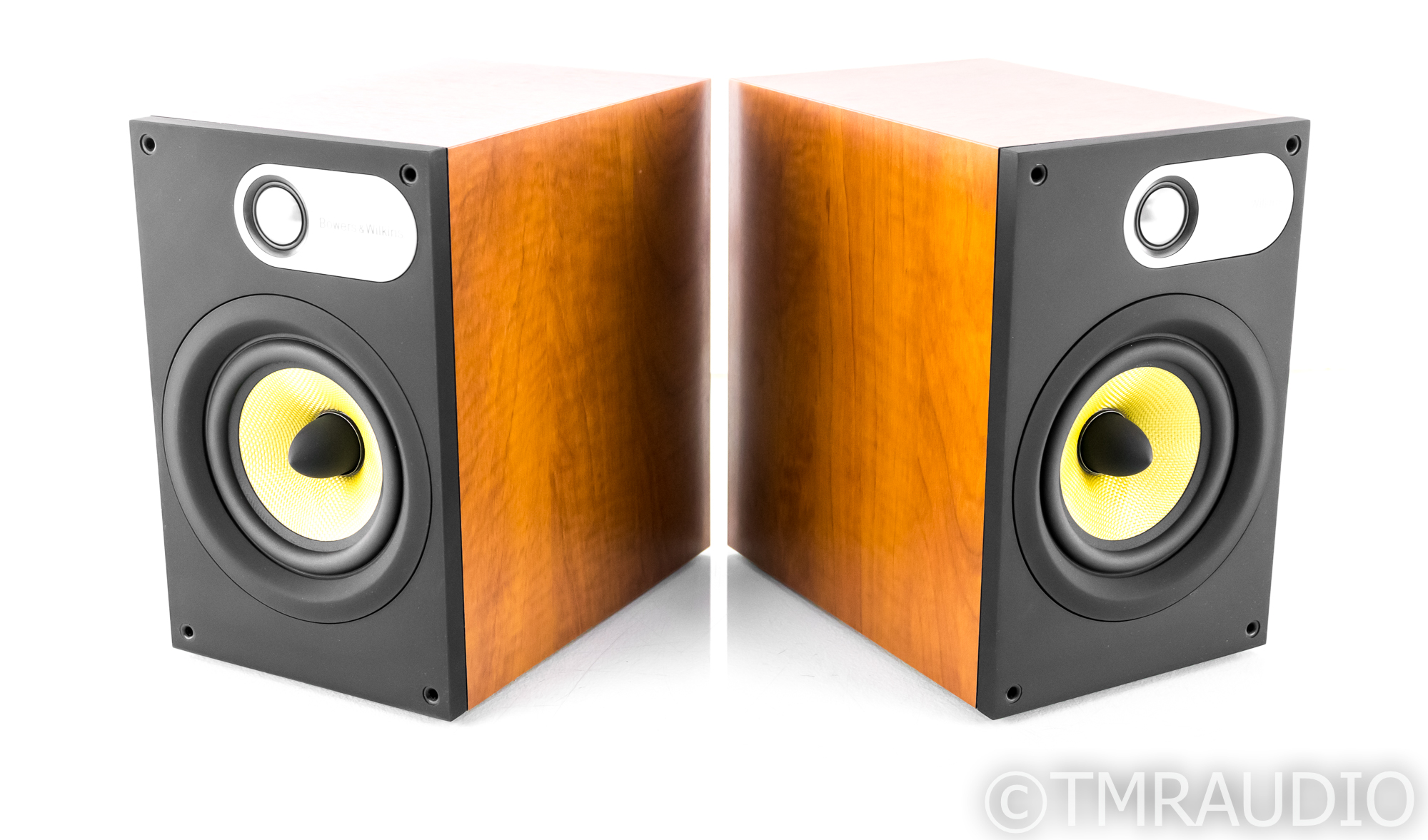 B&W 686 Bookshelf Speakers