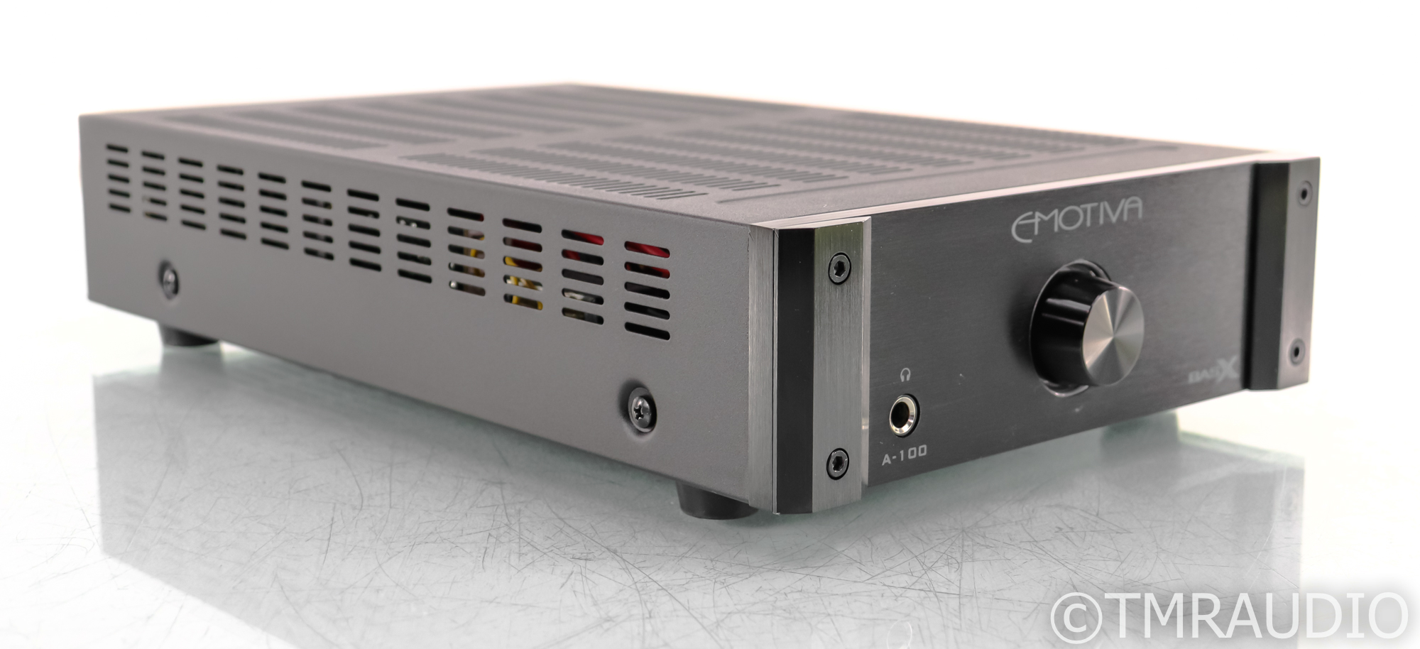 米国　EMOTIVA 　BASX　A-100 プリメインアンプ Emotiva BasX A-100 Review (stereo amplifier) | Audio Science