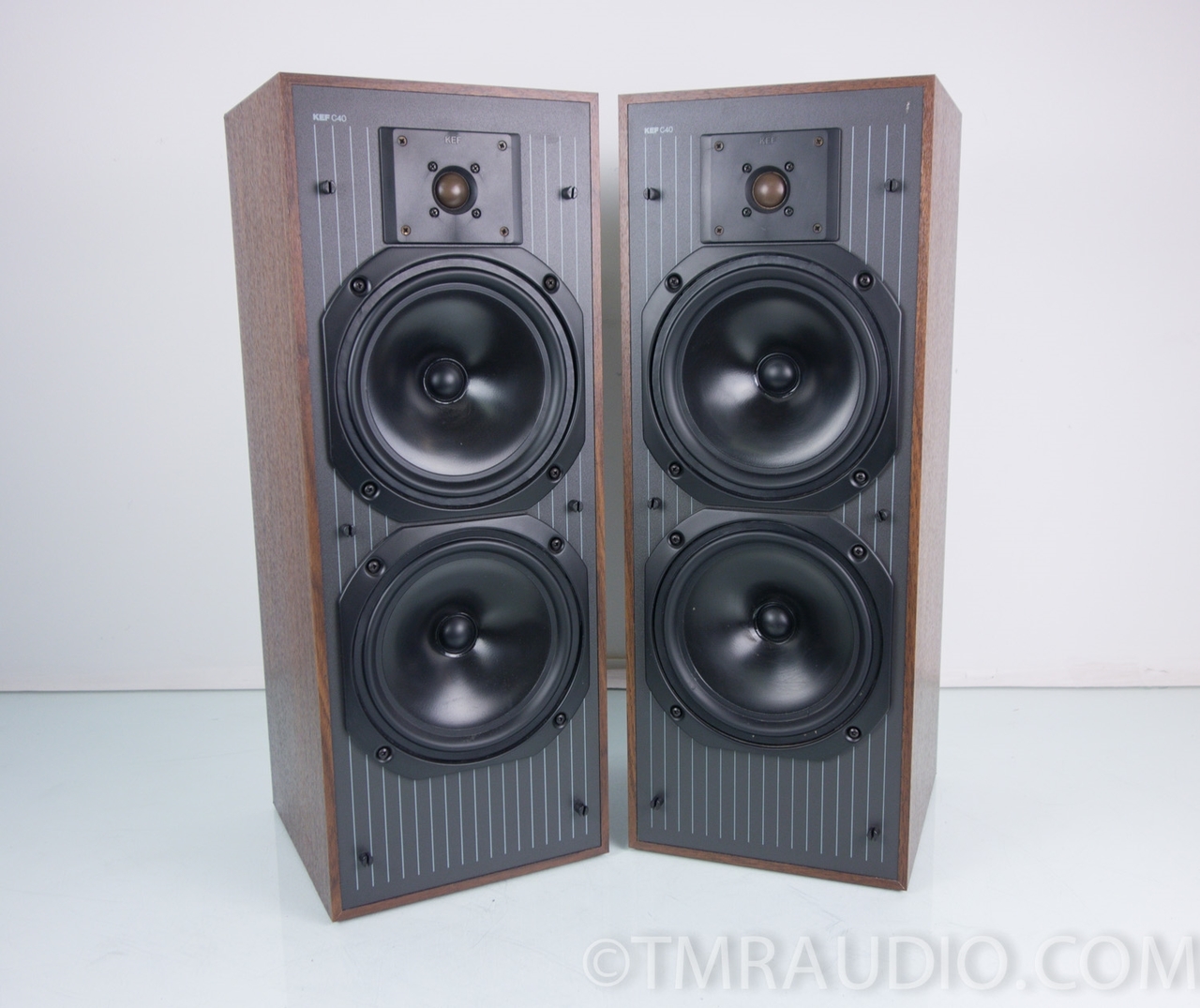 [レア] KEF C40 3unit2.5way スピーカーペア Speaker Feature :KEF C40 -Floor speakers with tidy sound