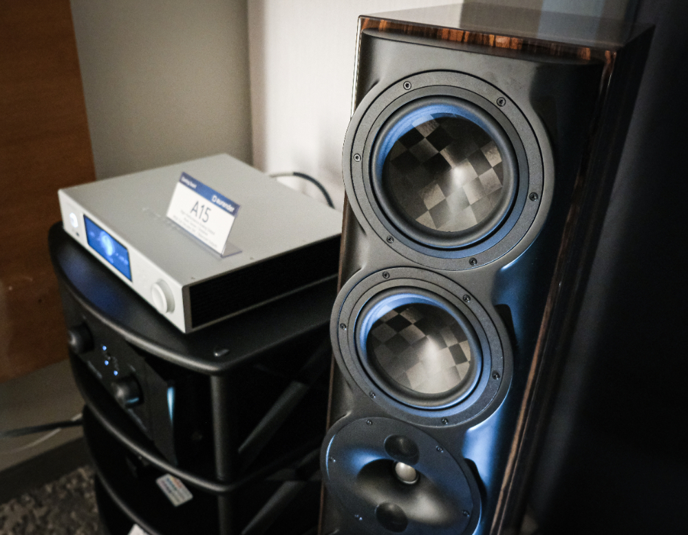 Perlisten S7t Speakers and Aurender A15