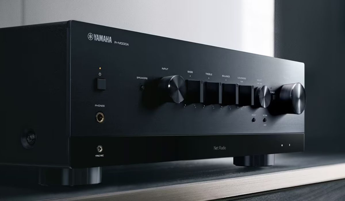 Yamaha R-N1000A Stereo Network Receiver lifestyle