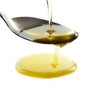 Eine dunkle Glasflasche mit goldenem Leinöl, versehen mit einem hochwertigen Etikett. Die Aufschrift hebt die Reinheit und kaltgepresste Qualität des Öls hervor. Ideal für Tiere zur Unterstützung von Haut, Fell und Verdauung.