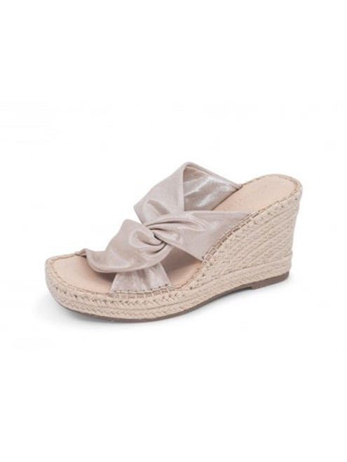 Sabrina Wedge in Champagne