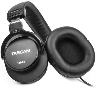 Tascam TH-05 Monitoring Headphones, Includes A Black Leatherette Travel Bag