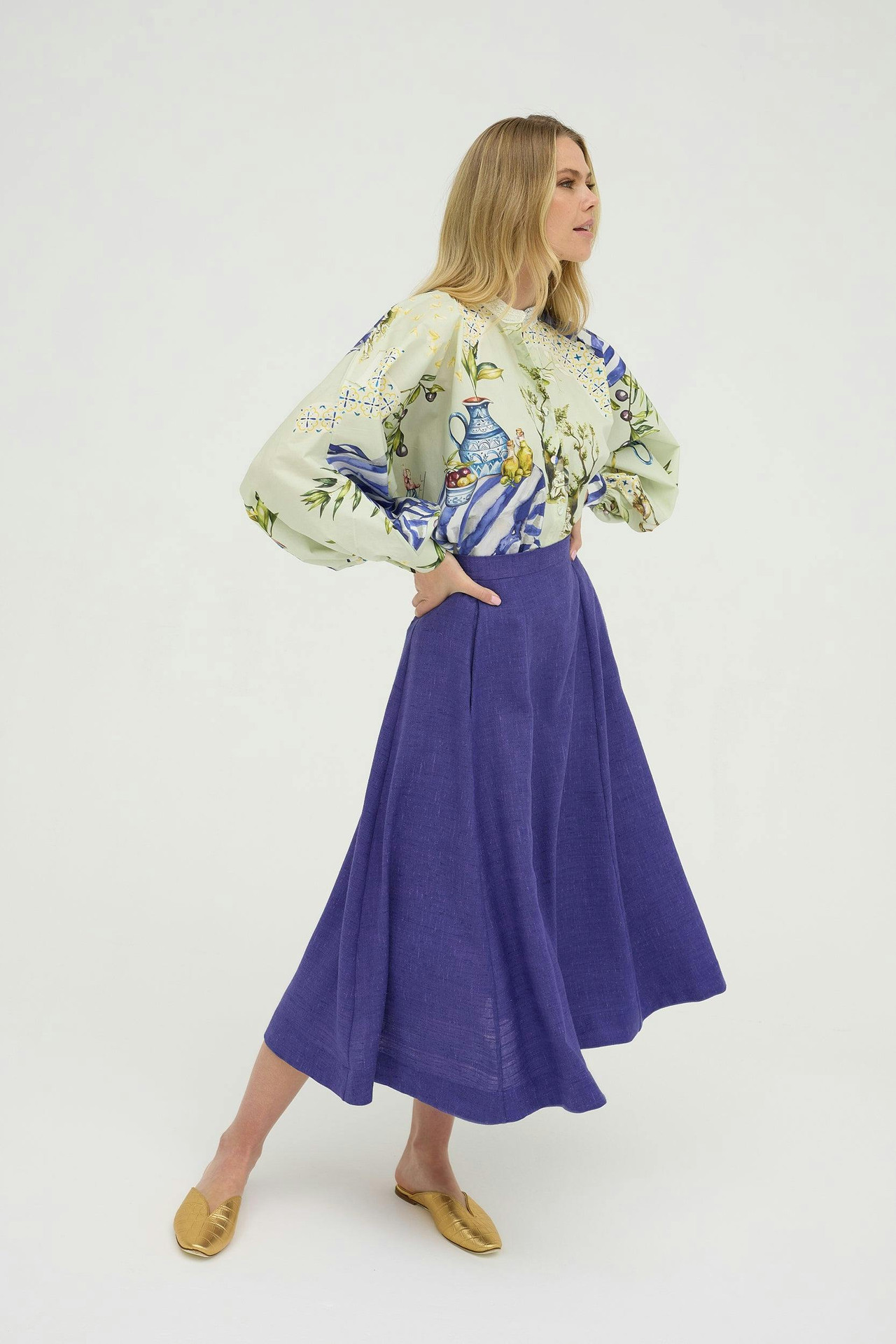 Midi A-line linen skirt with invisible pockets and back zip