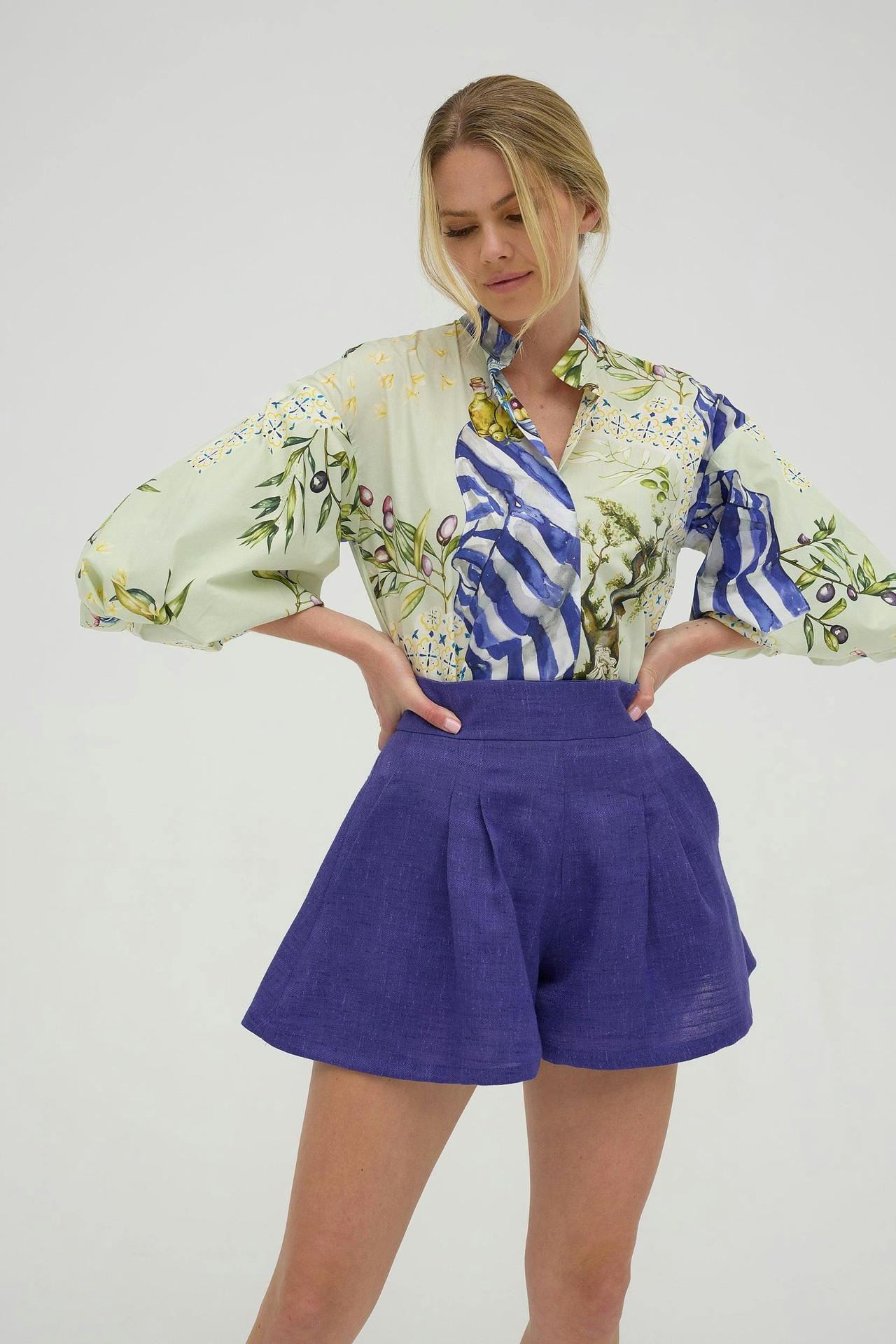 Shorts de talle alto con corte A en lino