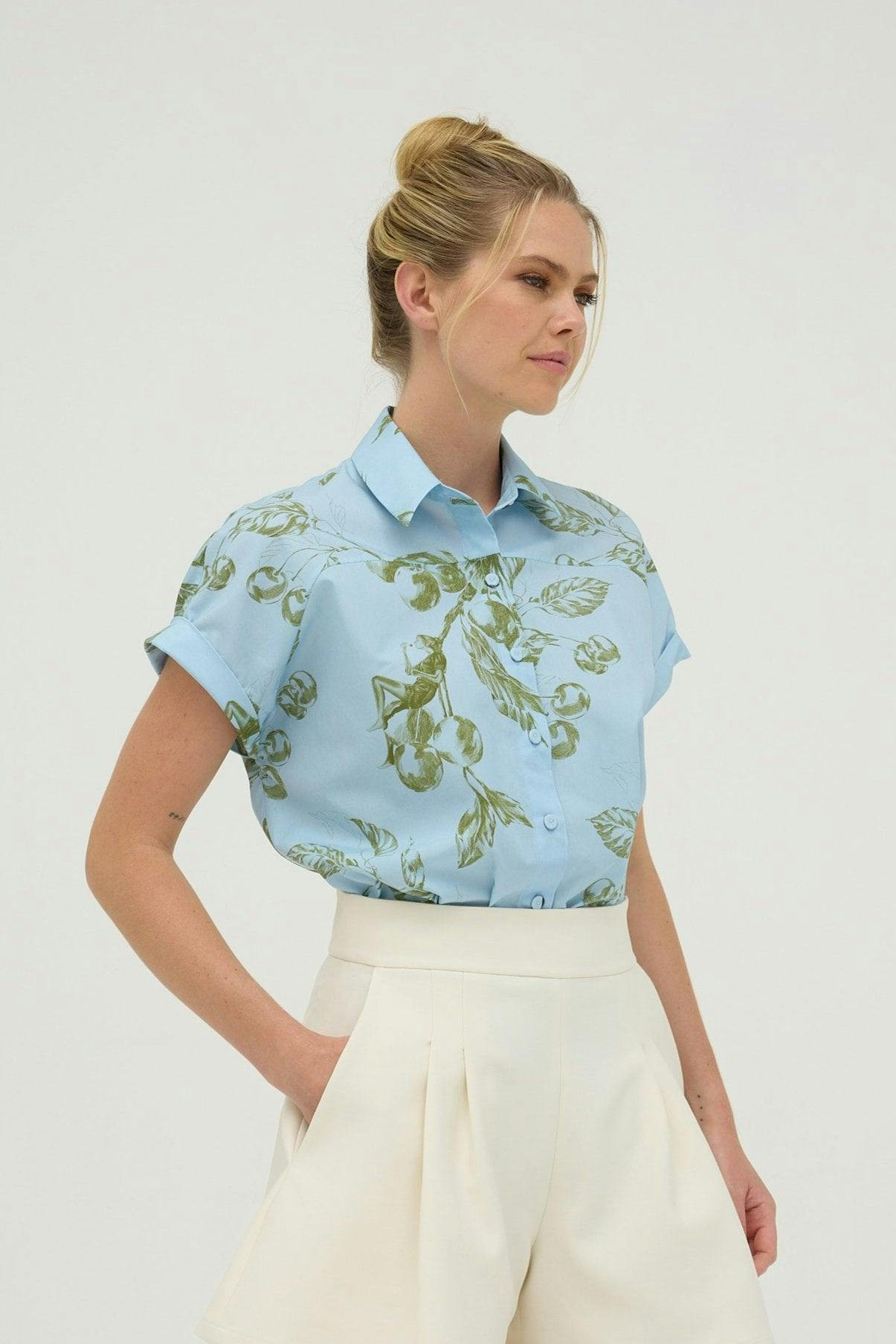 Oversized short-sleeve blouse in organic cotton