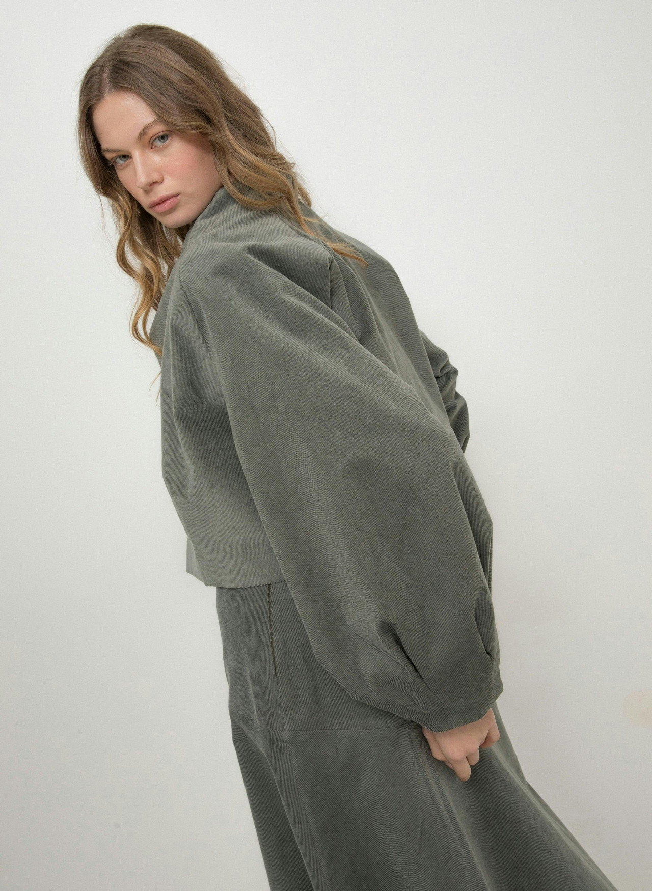 Short coat with puffed raglan sleeves and printed organic cotton lining
