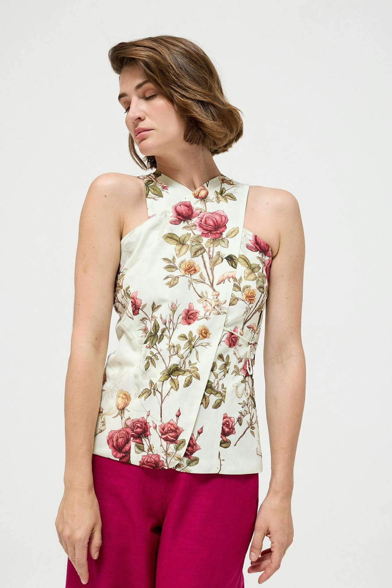 Sleeveless crossover top in organic cotton