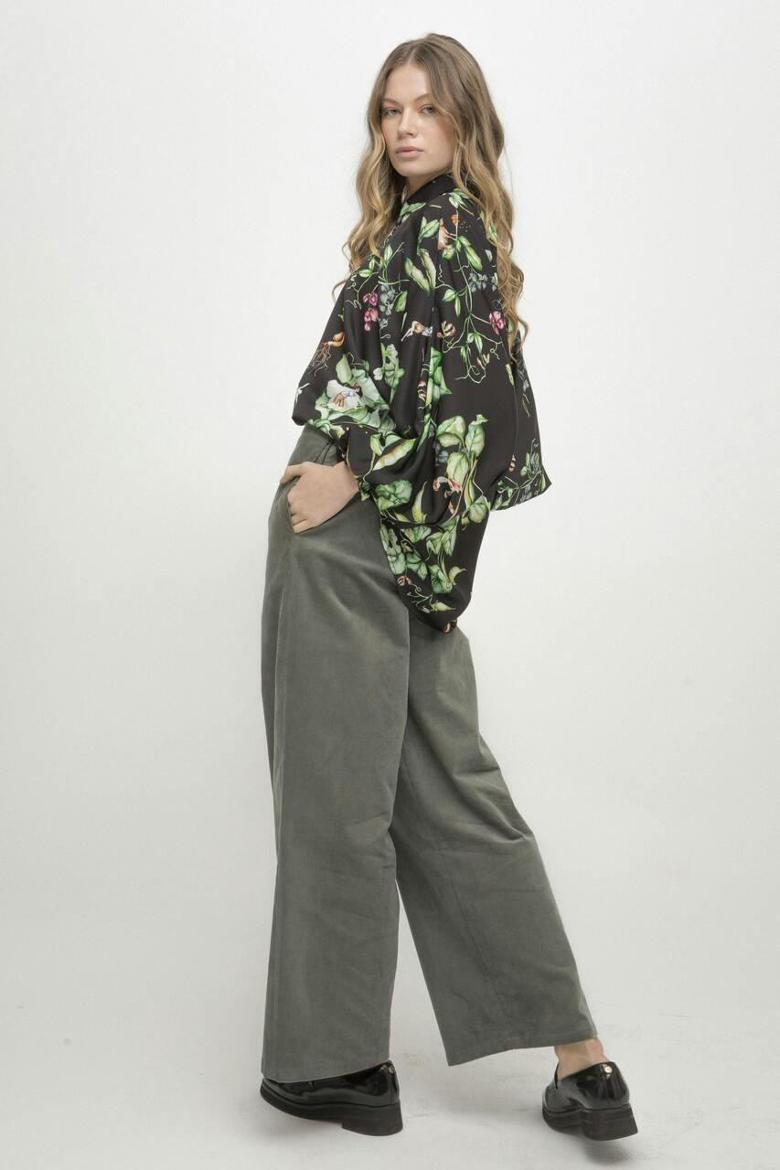 Wide leg high-waist trousers in organic cotton with invisible pockets
