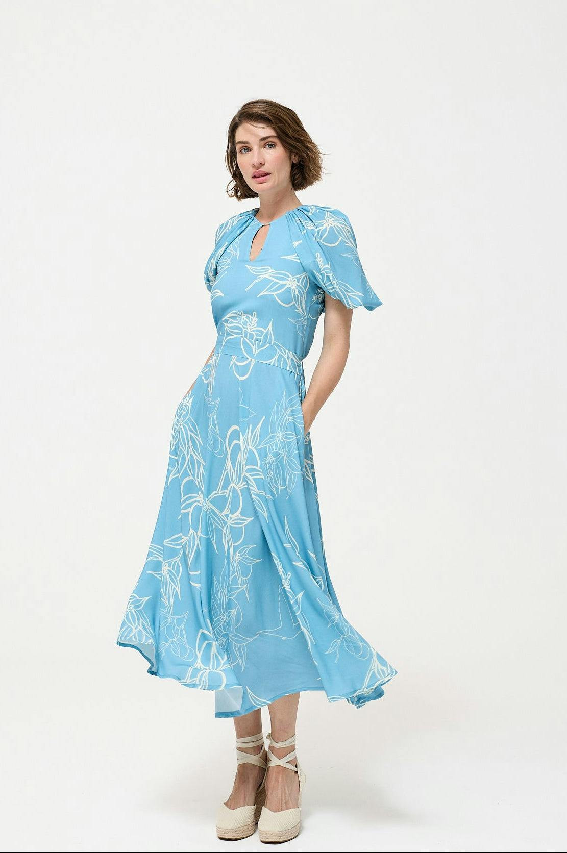 Vestido midi en viscosa EcoVero con mangas fruncidas y falda evasé