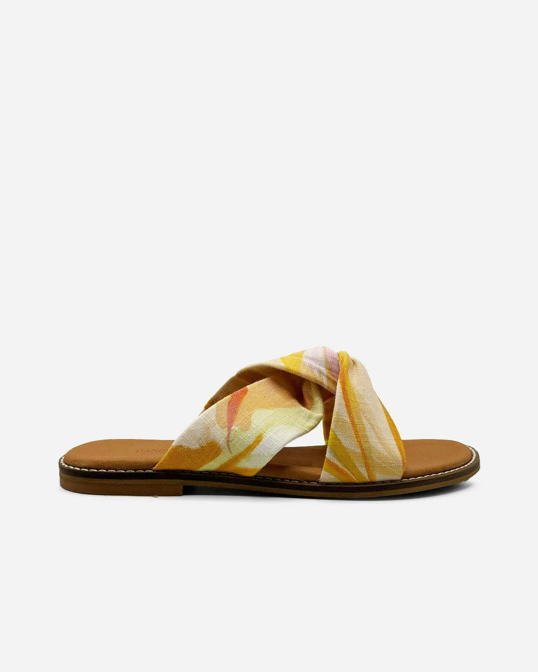 Sandalias cruzadas con estampado floral
