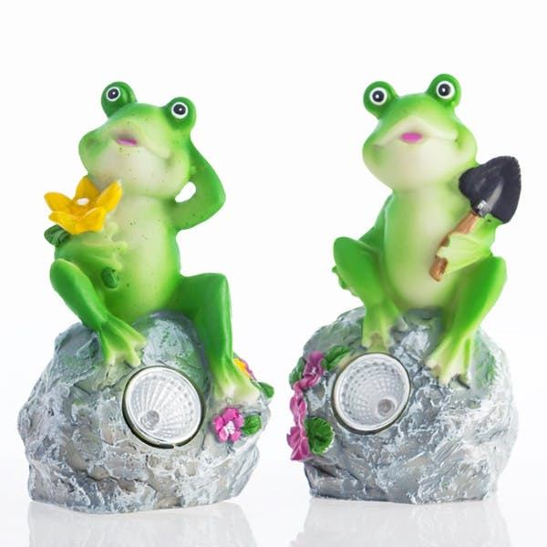 Solar frog garden light in resin