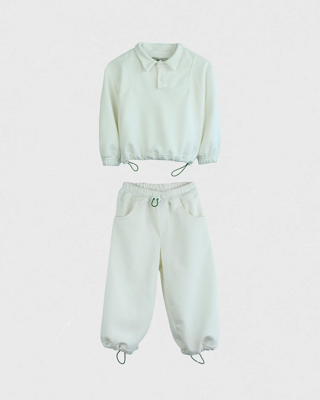 Conjunto sudadera y pantalones con cuello vuelto