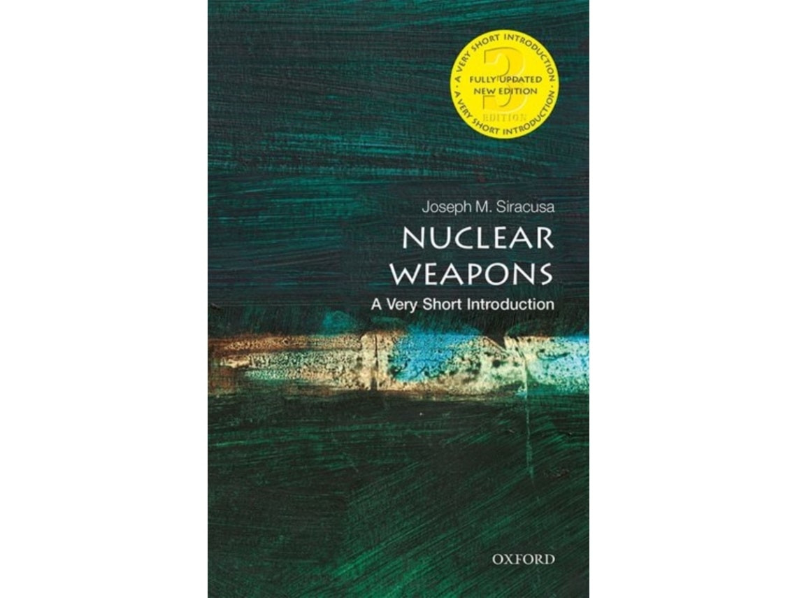 Nuclear Weapons: A Very Short Introduction by Siracusa (English)